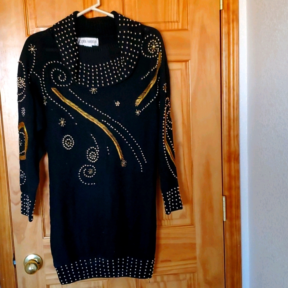 Victoria Harbour sweater.  Excellent condition.